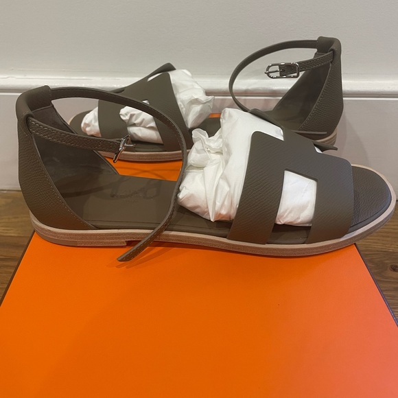 NEW! Hermes Santorini Etoupe Size 38 - Picture 6 of 8